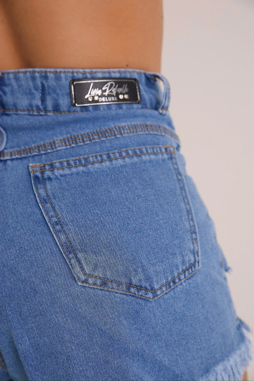 SHORTS JEANS RASGADO 2